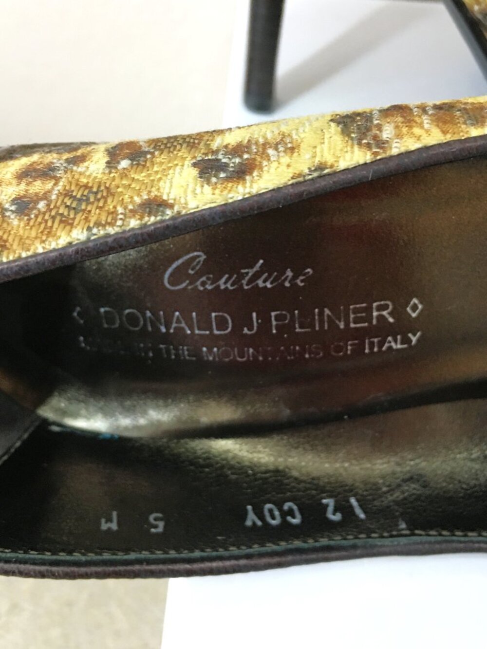 DONALD J PLINER COUTURE "Coy" Western-chic point-toe heels - Size 5 - Picture 11 of 15